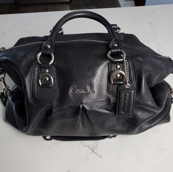 Coach Handbags - Coach medium leather purse